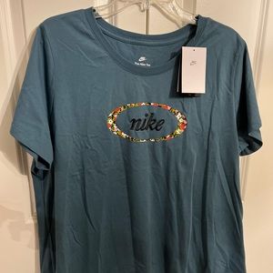 NEW Nike's Women XL T-Shirt - Teal